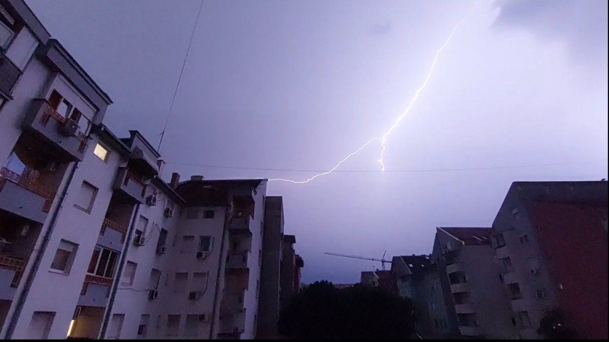 USKORO STIŽE NEVREME! Pljuskovi sa grmljavinom sručiće se na ovaj deo Srbije, a sutra DRAMATIČAN pad temperature