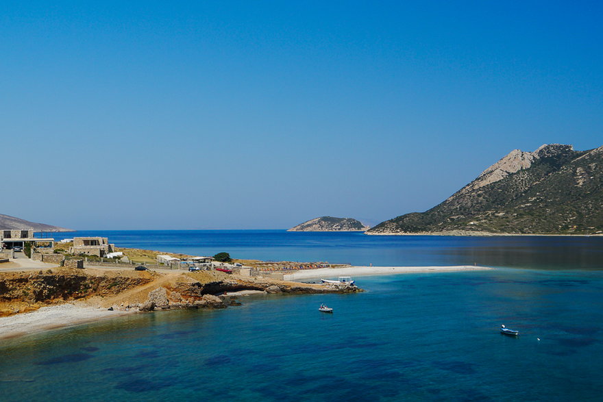 Na Amorgos można znaleźć plaże idealne do wypoczynku, opalania i kąpieli, a także plaże dla miłośników sportów wodnych, takich jak windsurfing czy nurkowanie