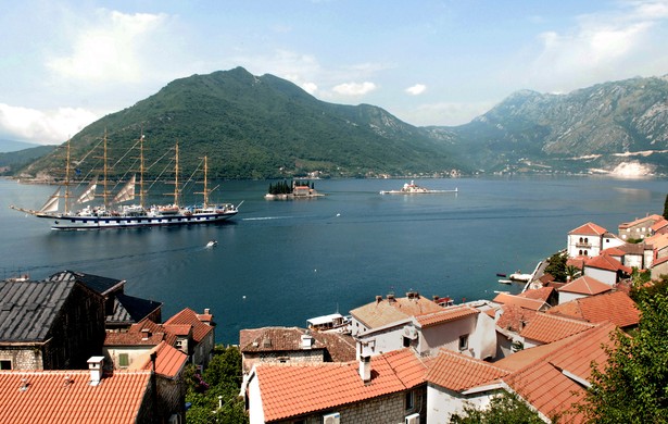 Czarnogóra, zatoka Boka Kotorska niedaleko miejscowości Perast.