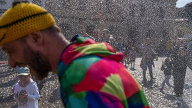 Śmigus-dyngus 2024. Czy można dostać mandat za lanie wody?