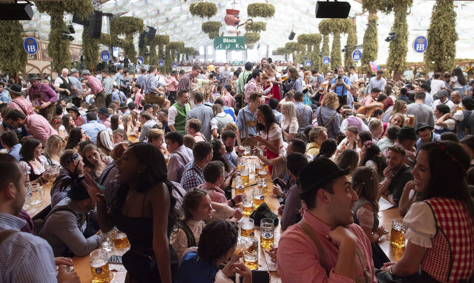 W Monachium rozpoczęło się 185. święto piwa - Oktoberfest