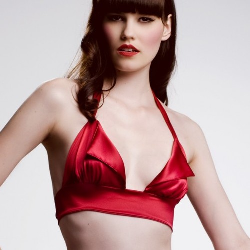 Oto wyjątkowa kolekcja jedwabnej, ręcznie szytej bielizny  w stylu żeglarskim, której producentem jest australijska firma Hopeless