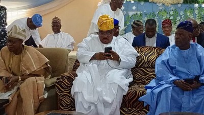 L-R Former Minister of Information, Culture and Tourism, Alhaji Lai Mohammed, Kwara Deputy Governor, Mr Kayode Alabi, and A National Leader of APC, Chief Bisi Akande, at the homecoming reception for the former minister.