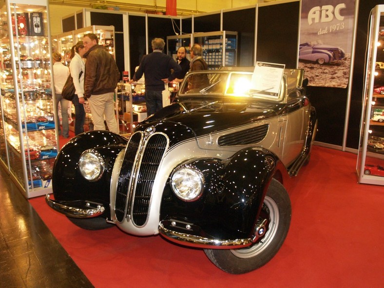 Techno Classica 2011: 2500 oldtimerów i 200 tys. zwiedzających