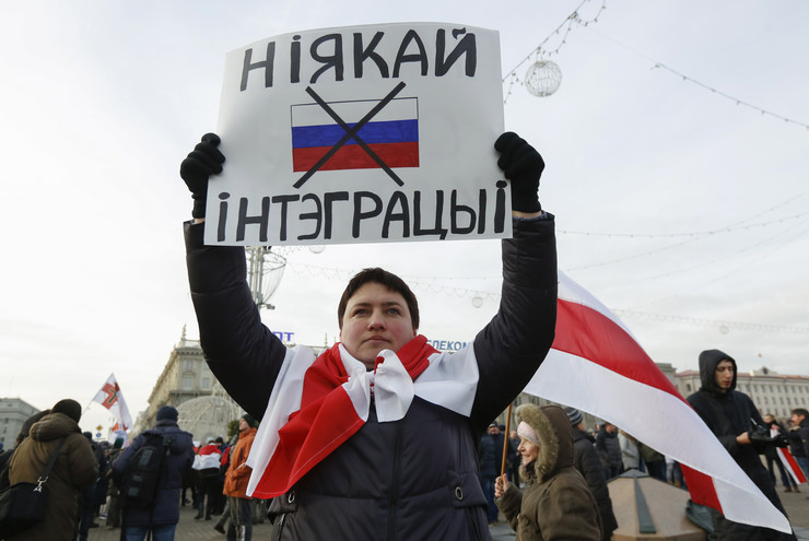 "NE INTEGRACIJI SA RUSIJOM!" Protest u Minsku zbog sastanka Putina i Lukašenka CtHk9lLaHR0cDovL29jZG4uZXUvaW1hZ2VzL3B1bHNjbXMvTVRBN01EQV8vMDkxYWVlMjQ1MTY4Y2QwMDA4NWM5MDE5NjkxMDJjNzguanBnkZMCzQLkAIEAAQ