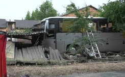 Wypadek autokaru pod Piotrkowem Trybunalskim. Jedna osoba zginęła, dziewięć zostało rannych
