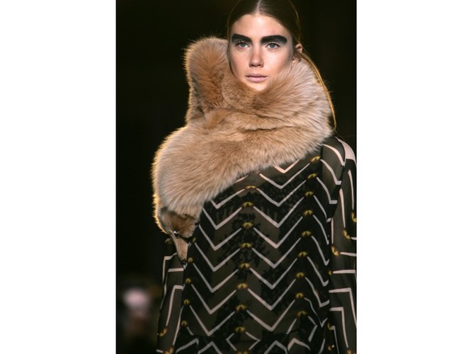 Ogromna etola doskonale ochroni szyję przed chłodem i doda szyku