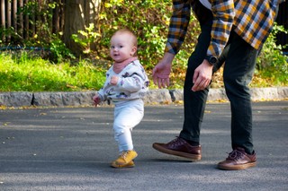 Kiedy pierwsze wypłaty babciowego? Jest data. Małe opóźnienie