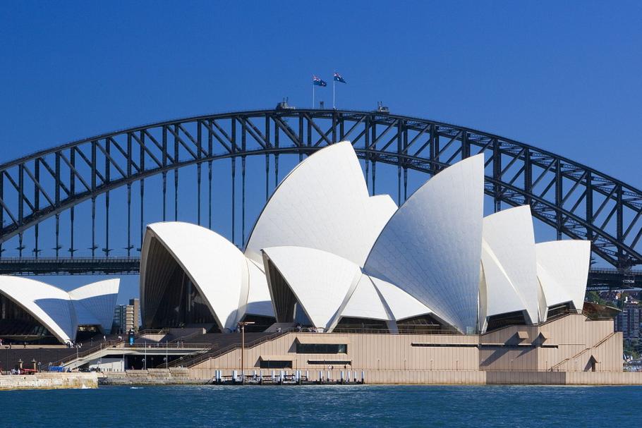 Gospodarka Australii opiera się głównie na sektorze usług, które odpowiadają za 71 proc. PKB. N/z Sydney Opera House