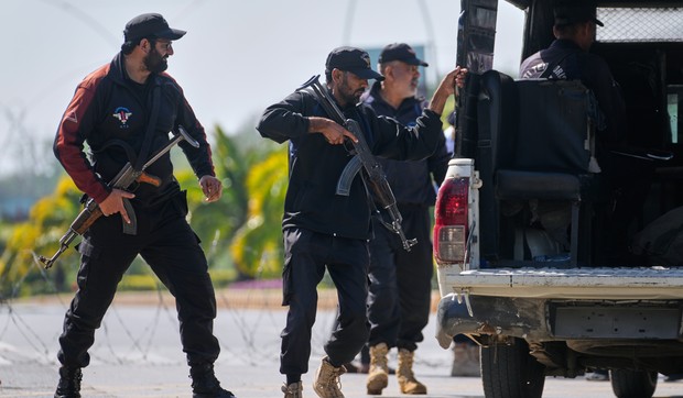 Policija i vojska Pakistana na ulicama Islamabada, čekaju početak pregovora SAD i Irana