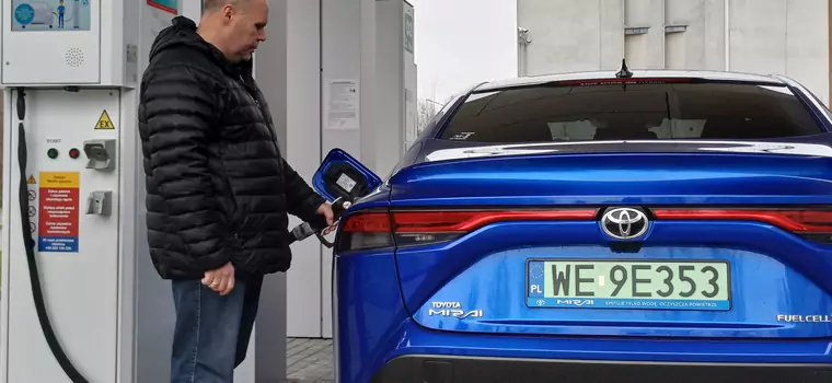 Sprawdziłem, ile w Polsce kosztuje jazda wodorową Toyotą Mirai