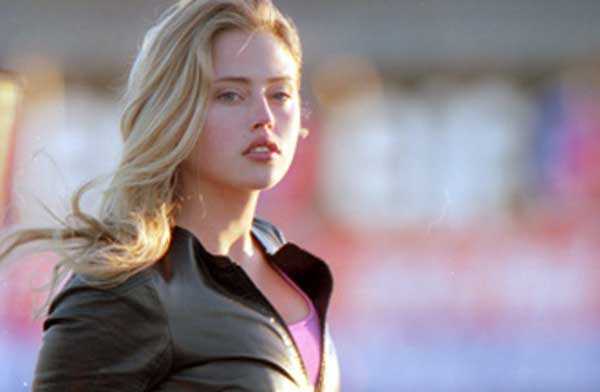 Estella Warren obchodzi 30. urodziny!