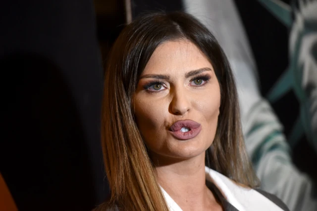 Nova kola, nova kuća: Mnogi se pitaju ko finansira Anu Radulović