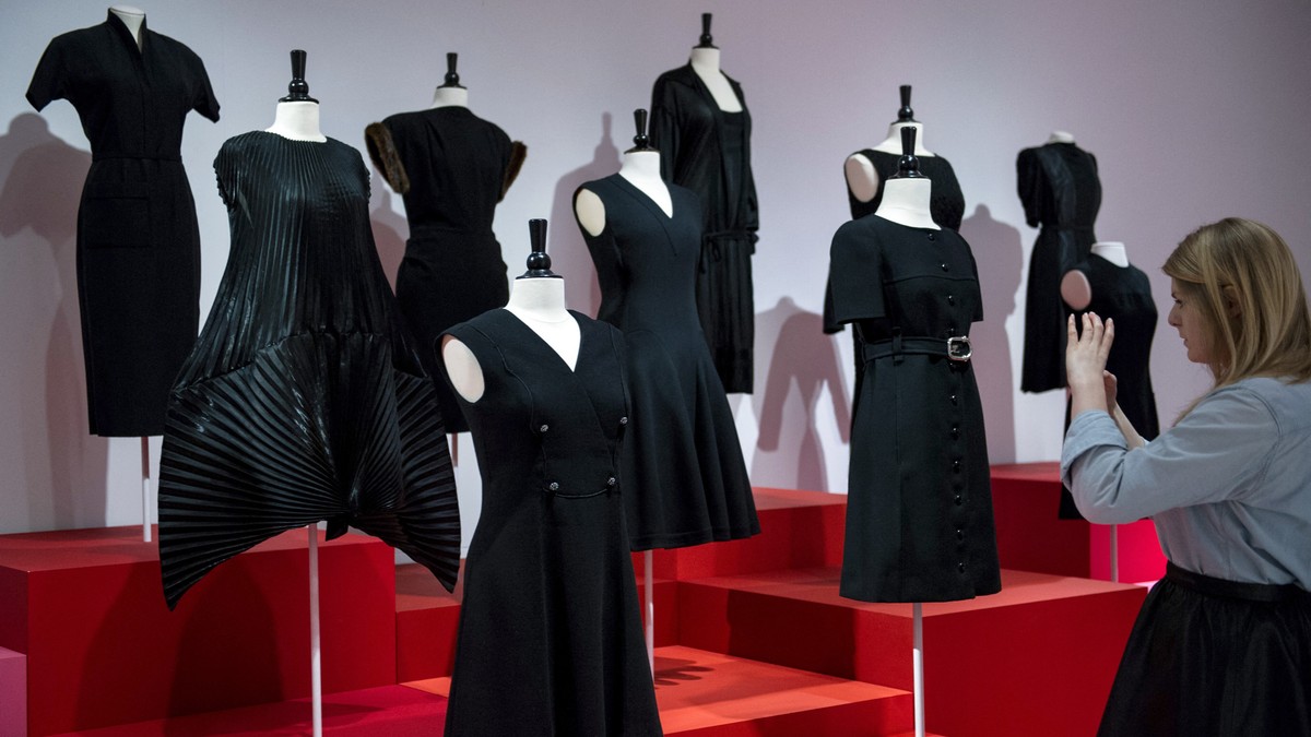 VEK MALE CRNE HALJINE Kako je KOKO ŠANEL pre tačno 100 godina stvorila komad koji je oslobodio žene i ZAUVEK PROMENIO MODU