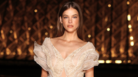 Palvin Barbara tavasztündérnek öltözött, a modell új videója mámorítóan gyönyörű