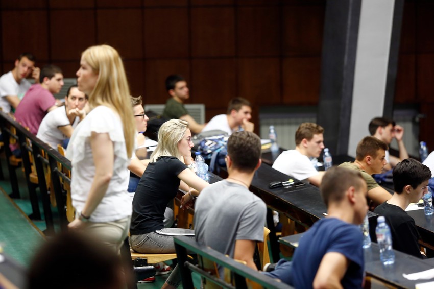 Njihov opseg posla je prilično zahtevan i ozbiljan, zbog čega Mašinski fakultet ne završavaju svi.