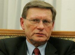 Balcerowicz przedstawił plan obrony OFE