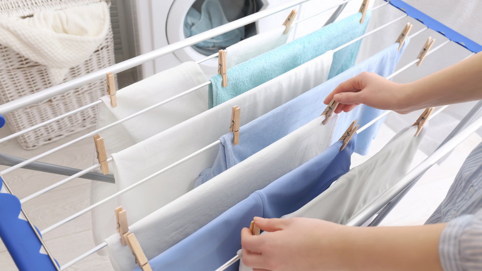 Suszenie prania w domu w okresie jesienno-zimowym wymaga odpowiedniego przygotowania