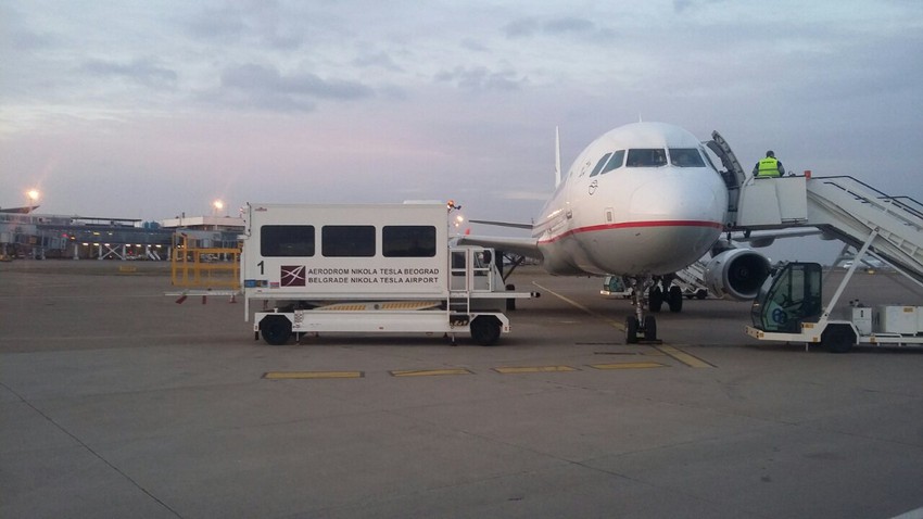 Avion je prinudno sleteo u Beograd
