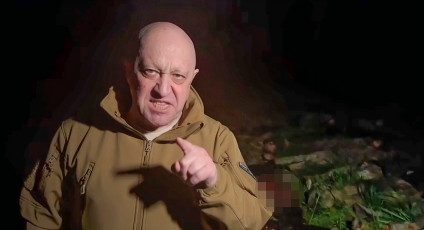 Šef Vagnera Jevgenij Prigožin pokazuje tela mrtvih boraca na nepoznatoj lokaciji