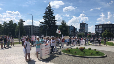 Protest pielęgniarek w Kielcach. "Skandaliczna ustawa"