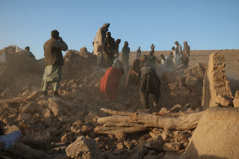 Duże zniszczenia po trzęsieniu ziemi w Afganistanie