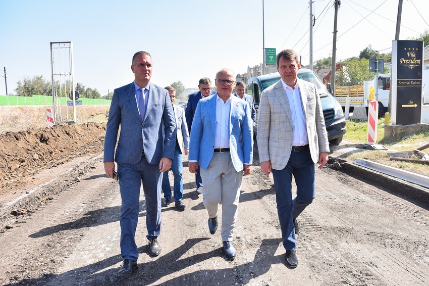 Potpisivanje ugovora o prenosu novčanih sredstava između Pokrajinske vlade i "Puteva Srbije"