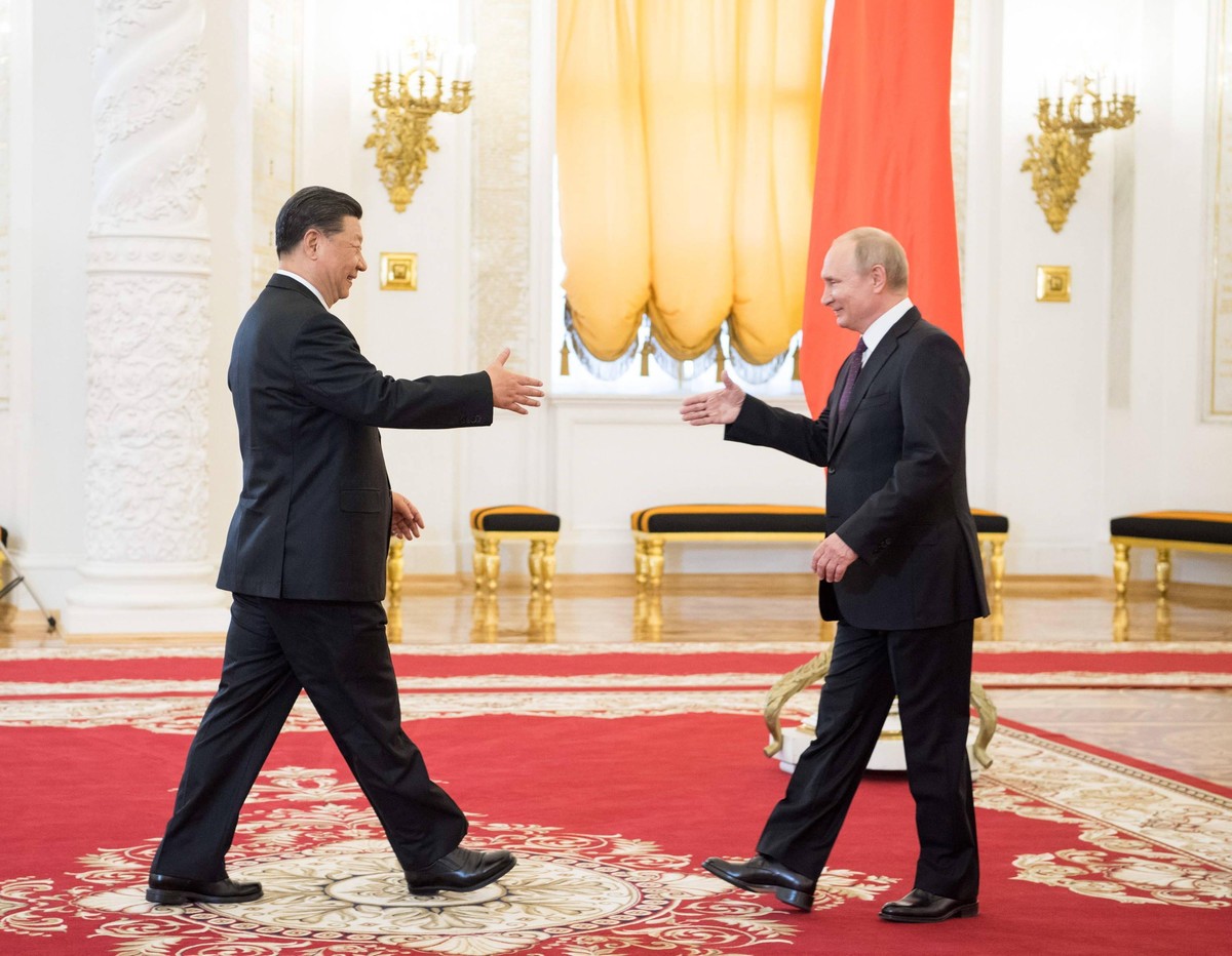 Przywódcy Chin i Rosji (na zdjęciu Xi Jinping i Władimir Putin) utrzymują regularne relacje