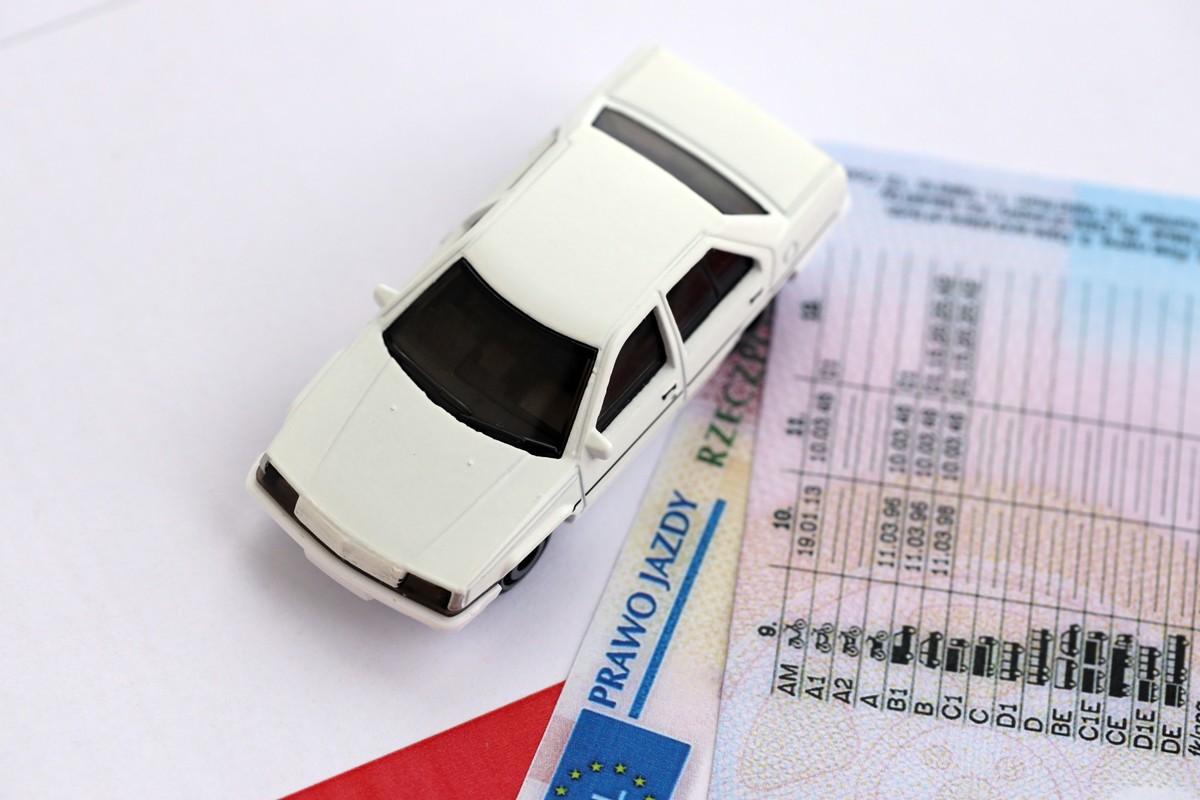 Polish,Driving,Permit,Concept.,Toy,Car,And,Driver,License,On