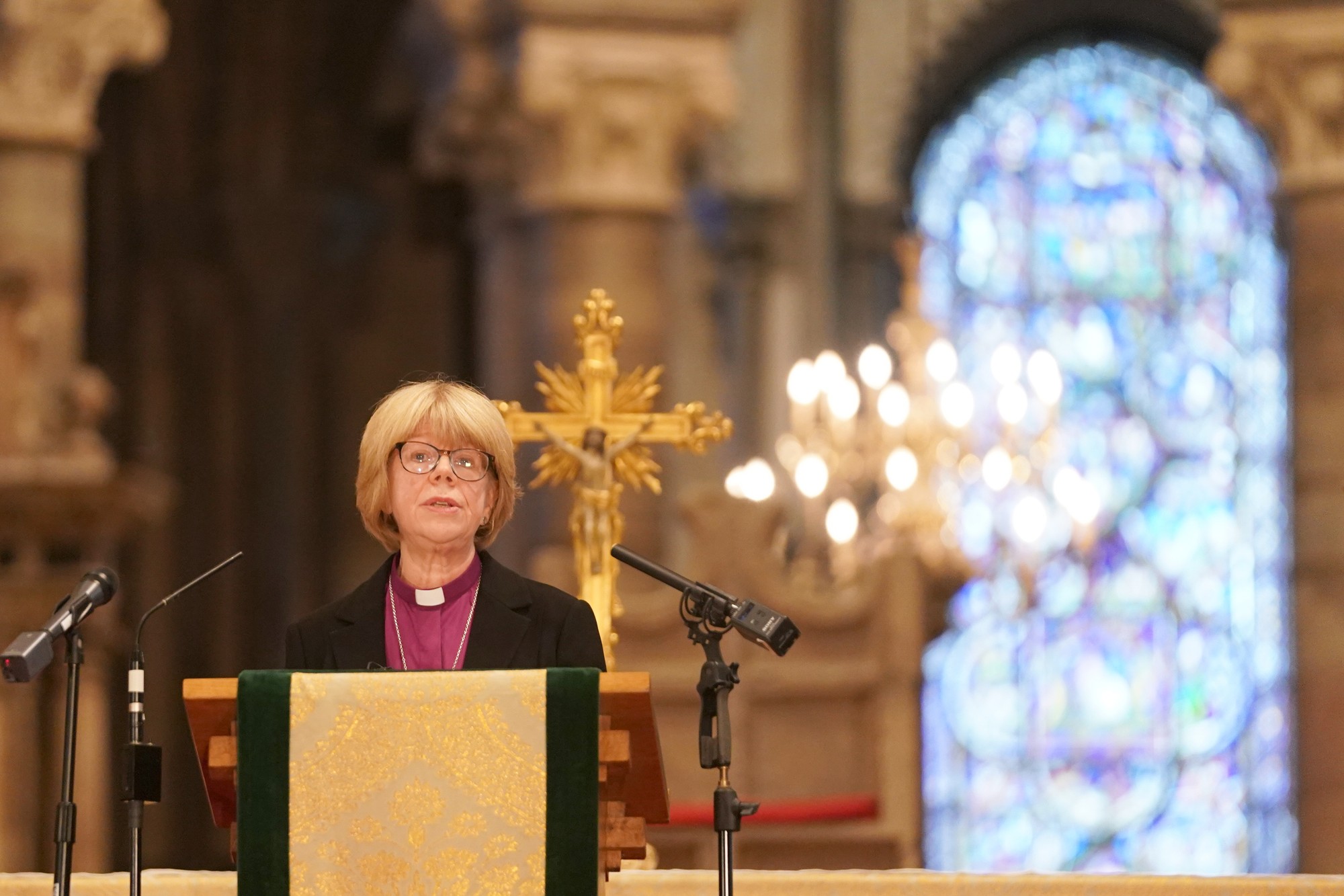 Nová arcibiskupka v Canterbury Sarah Mullallyová.