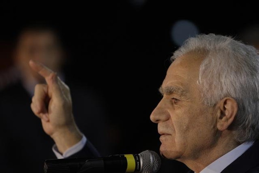 Momčilo Krajišnik se obratio okupljenima po dolasku na Pale