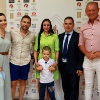 Gyógyíthatatlan beteg kislánynak segít Rácz Jenő