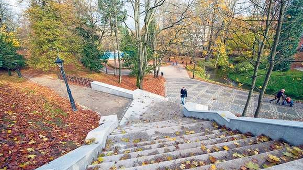 Inwestycja Rewitalizacja Parku Książąt Pomorskich - tak bardzo przeciągającej się w czasie inwestycji w mieście chyba nie było. Park miał być gotowy w lipcu. Jest listopad i roboty wciąż trwają.