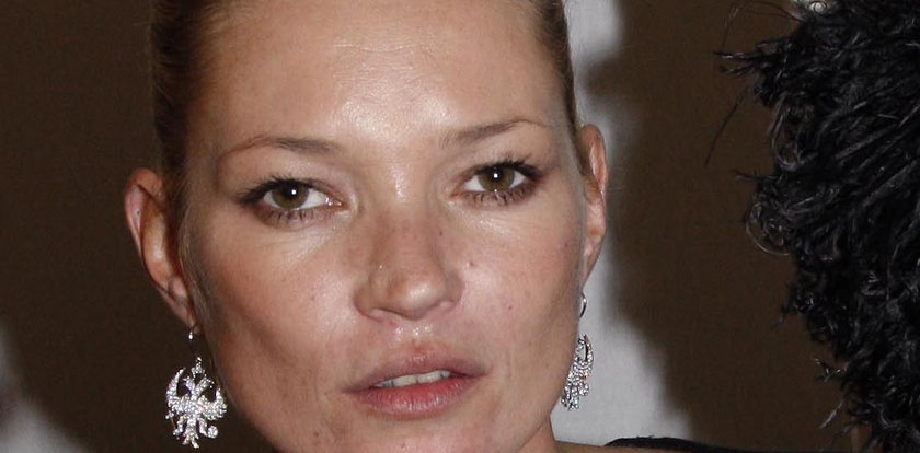 Kate Moss wyprowadzona z samolotu przez policję. Za co?