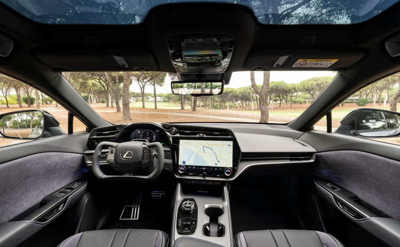 Nowy Lexus RZ 550e F SPORT