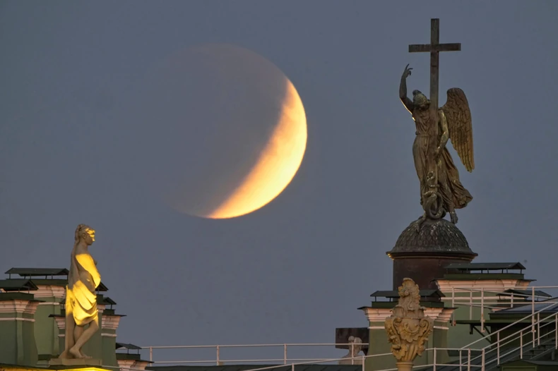 Pomračenje Meseca - Sankt Peterburg, Rusija