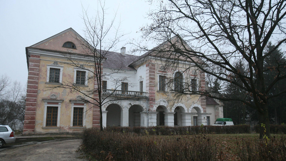 Europejski Ośrodek Praktyk Teatralnych powstanie w odrestaurowanym zabytkowym zespole pałacowo - parkowym we wsi Gardzienice, gdzie swoją siedzibę ma znany na świecie Teatr "Gardzienice". Ośrodek ma być gotowy w połowie przyszłego roku.