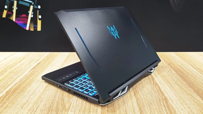 Acer Predator Helios 300 (PH315-54) – tył laptopa