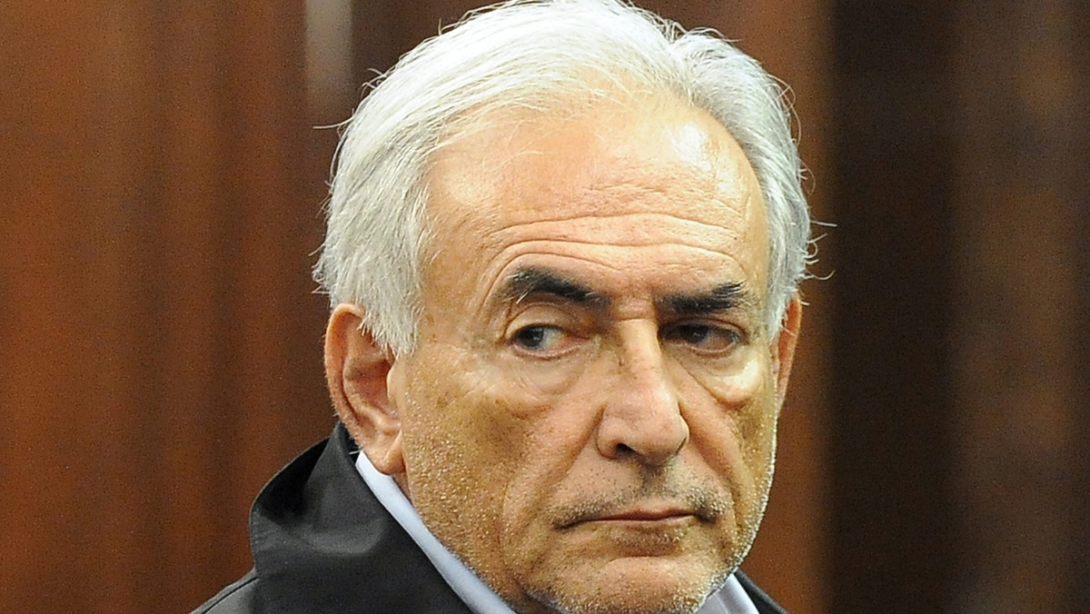 Dyrektor zarządzający Międzynarodowego Funduszu Walutowego Dominique Strauss-Kahn pozostanie w areszcie przynajmniej do następnego przesłuchania w sądzie 20 maja - postanowiła sędzia w Nowym Jorku, nie zgadzając się na zwolnienie za kaucją.