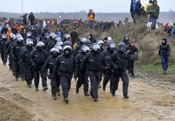 Policja starła się z aktywistami w Lützerath. Nie chcą pozwolić na zburzenie wioski