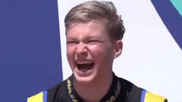 Botrány: náci karlendítéssel ünnepelte győzelmét a 15 éves orosz gokartversenyző – videó