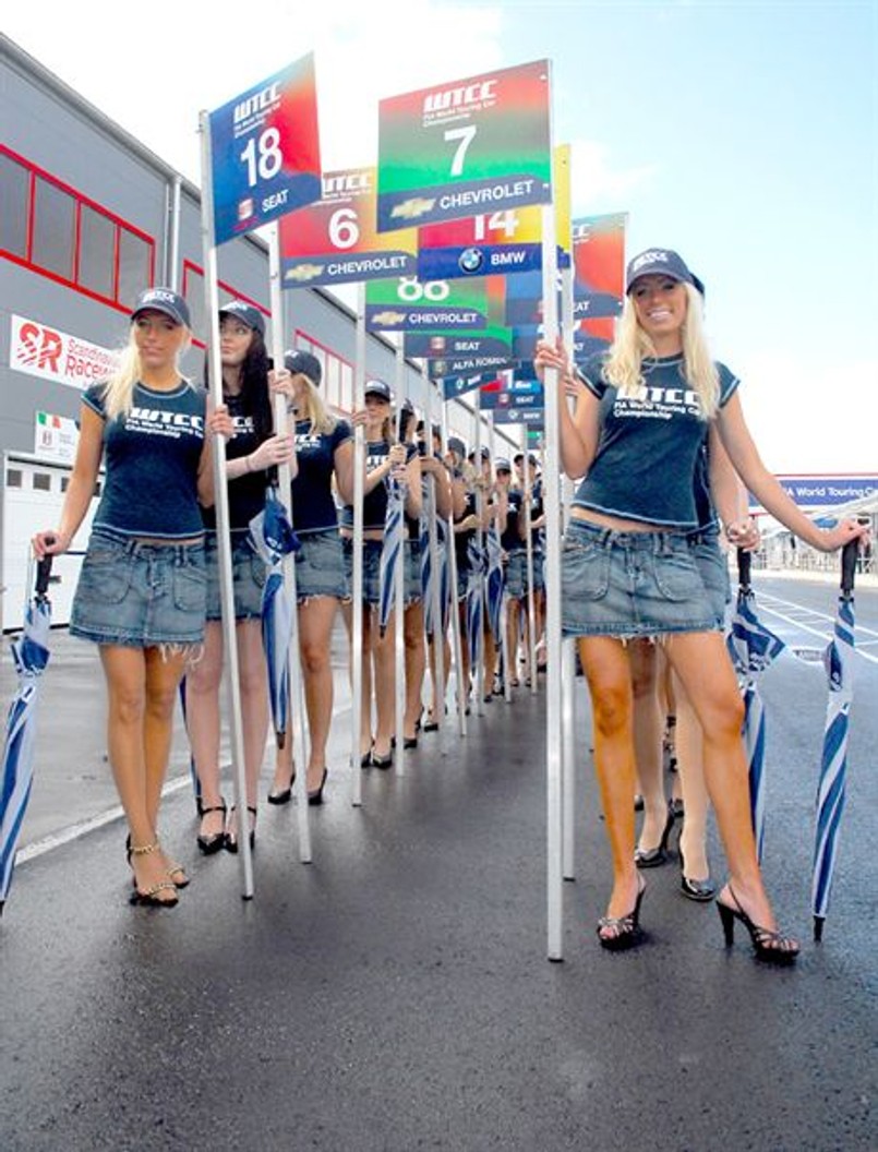 Wyścigówki, kobiety i deszcz...