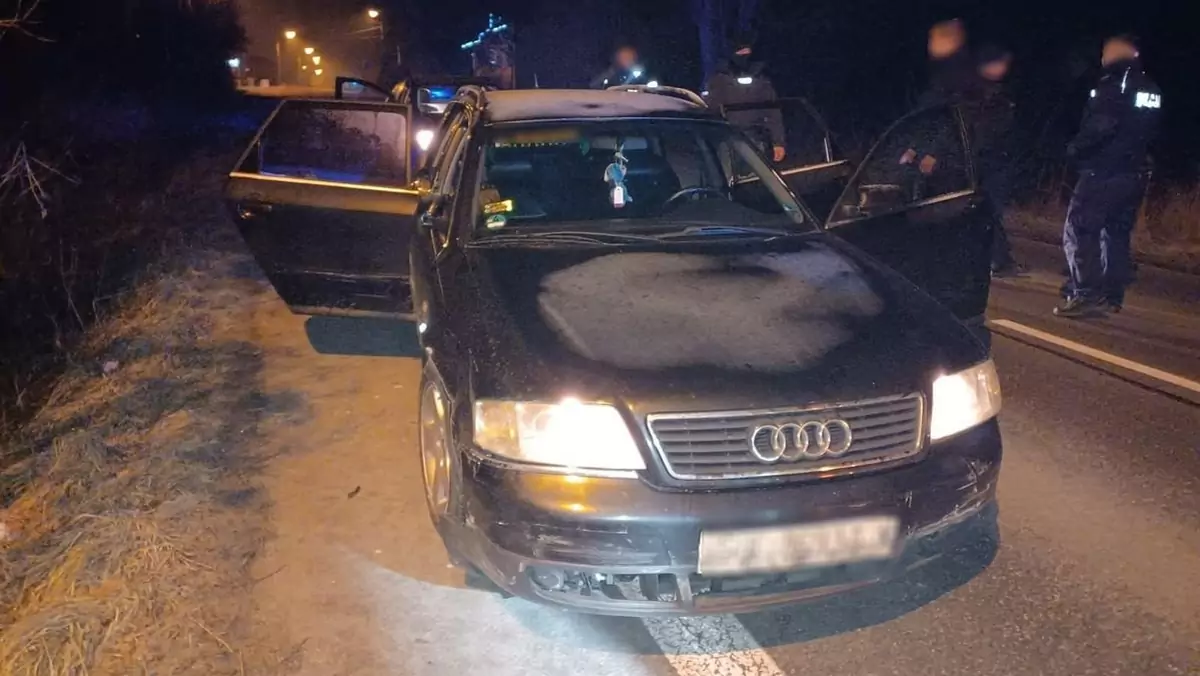 Uciekał Audi przed policją przez kilkanaście km. Ponad 32,5 tys. zł grzywny