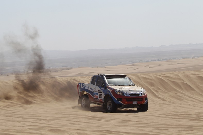 Dakar 2013: Hołowczyc zawiedziony, Sainz utknął na wydmach (2. etap, wyniki, galeria)