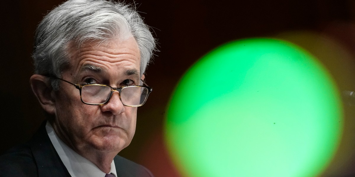 Jerome Powell został mianowany przewodniczącym Fed przez prezydenta Donalda Trumpa, który odmówił drugiej kadencji poprzedniej szefowej instytucji, Janet Yellen.