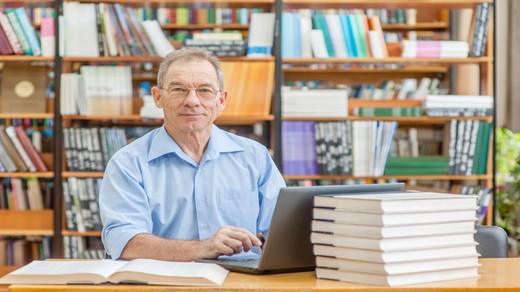 Zmiany dla nauczycieli w 2026. Wyższe odprawy, nowe nagrody i dopłaty po 45 latach pracy