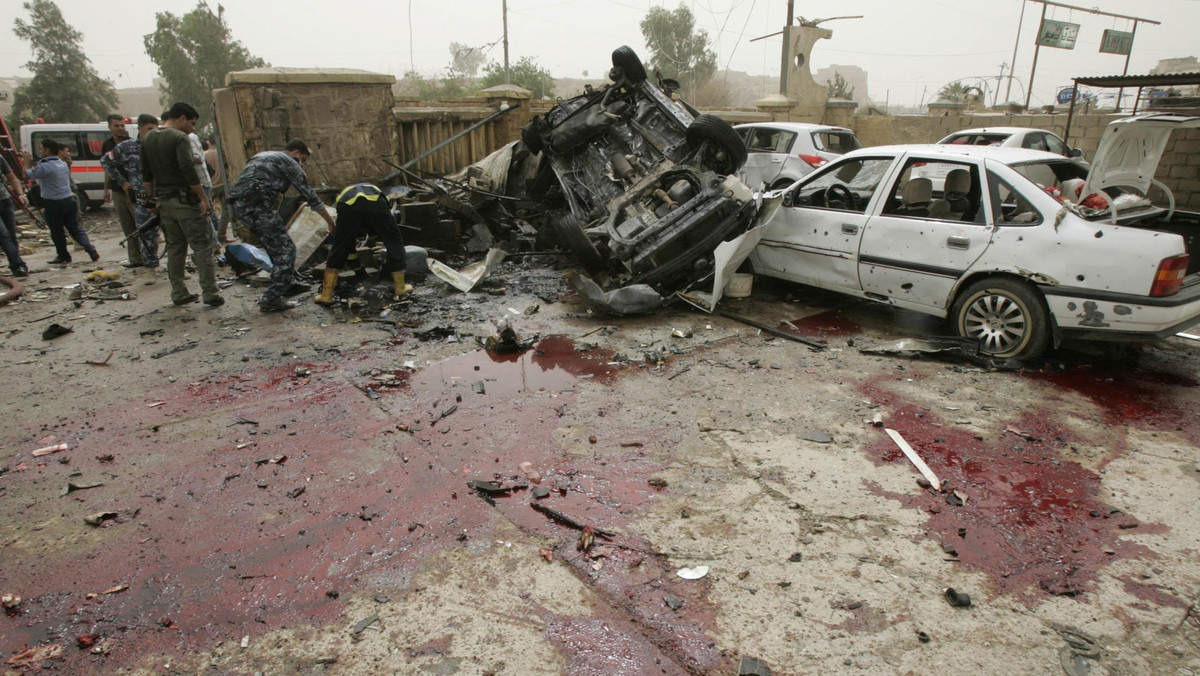Do 27 wzrosła liczba ofiar śmiertelnych kilku zamachów bombowych przeprowadzonych dzisiaj w Kirkuku, na północy Iraku - poinformowały irackie siły bezpieczeństwa. 89 osób zostało rannych. Wcześniejszy bilans mówił o 20 ofiarach śmiertelnych i ok. 80 rannych.