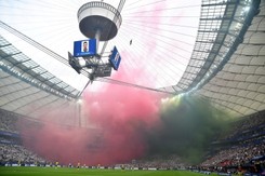 Kibole Arki i Legii chcieli puścić Narodowy z dymem. Zamierzali wnieść na trybuny 2,5 tysiąca rac