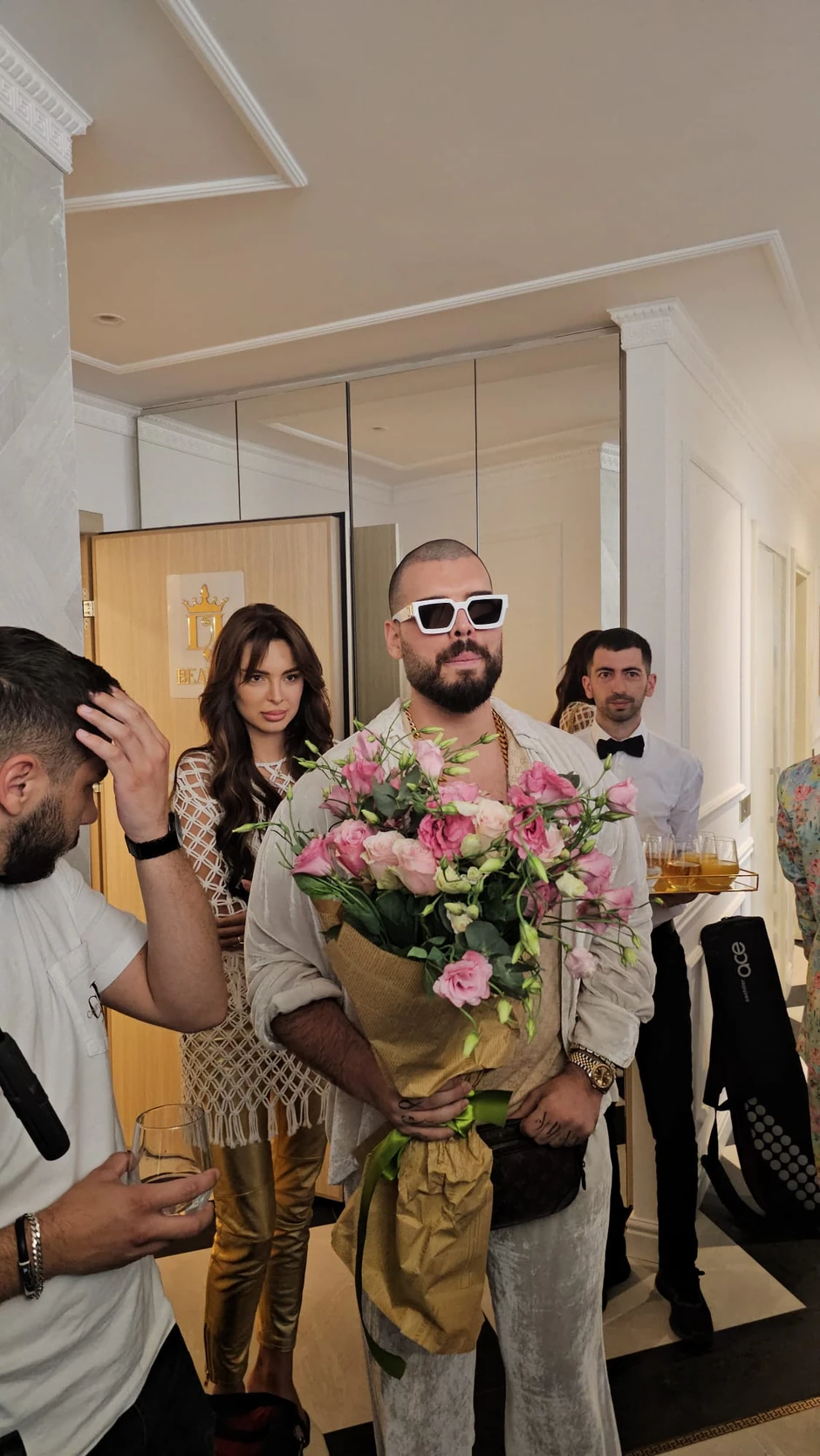 Adam Adaktar sa suprugom ima potpisan ugovor