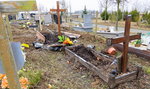 Zgroza! Przewrócone krzyże, zniszczone mogiły... Co się stało na cmentarzu w Szczecinie?!